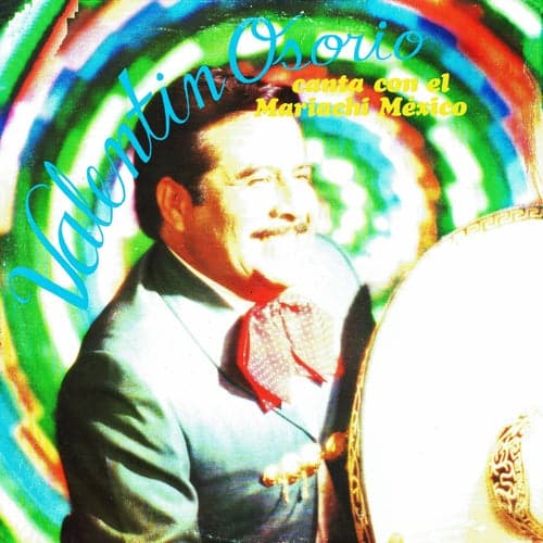 Valentin Osorio canta con el mariachi Mexico